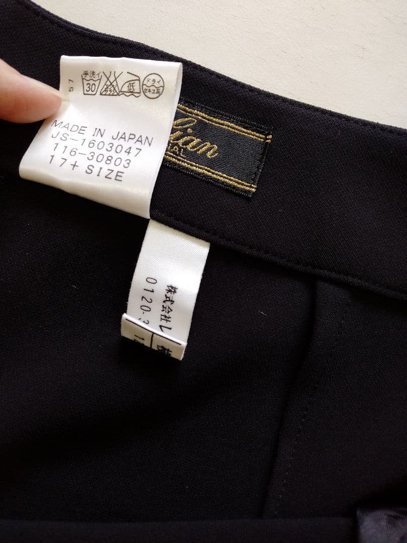 専用【新品だけど難アリ】レリアンのパンツ