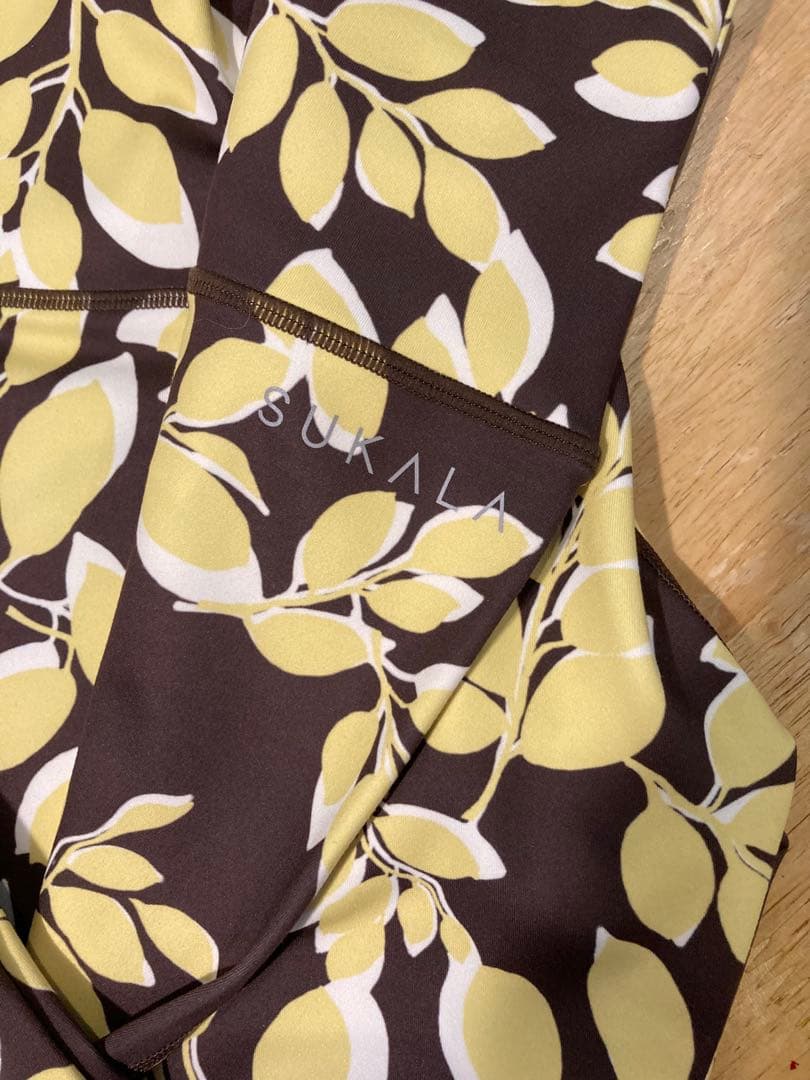 LAVA SUKALAリントスル　リーフバイカラーブラトップ・レギンスセット