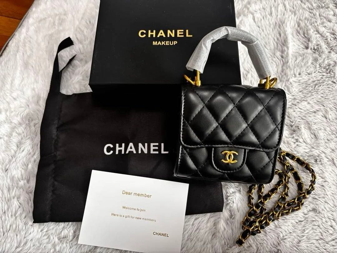 CHANEL ブラックレザー ミニバッグ