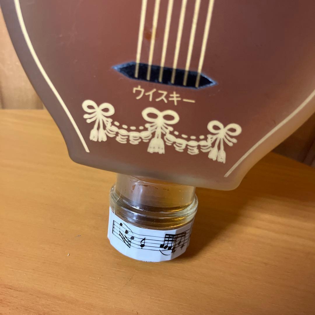 【未開封】サントリー 響 リラギター型ボトル - 希少な旋律を奏でる特別な一本