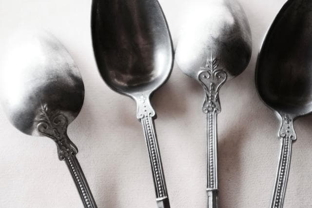 sold france 球とネオゴシックと縦長のスプーンとフォーク