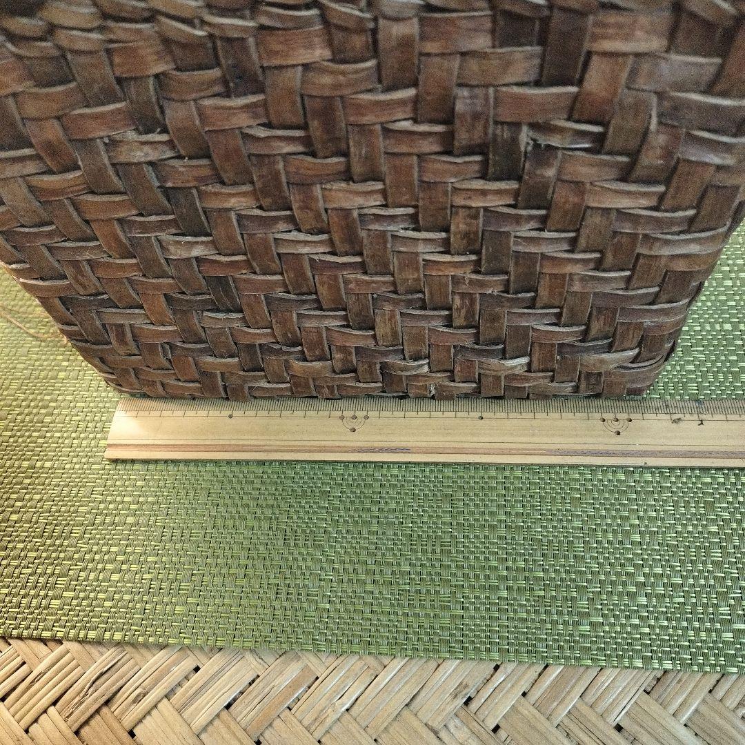 胡桃の皮網代編みかごバッグサイズ:約よこ22✕高さ20✕幅10