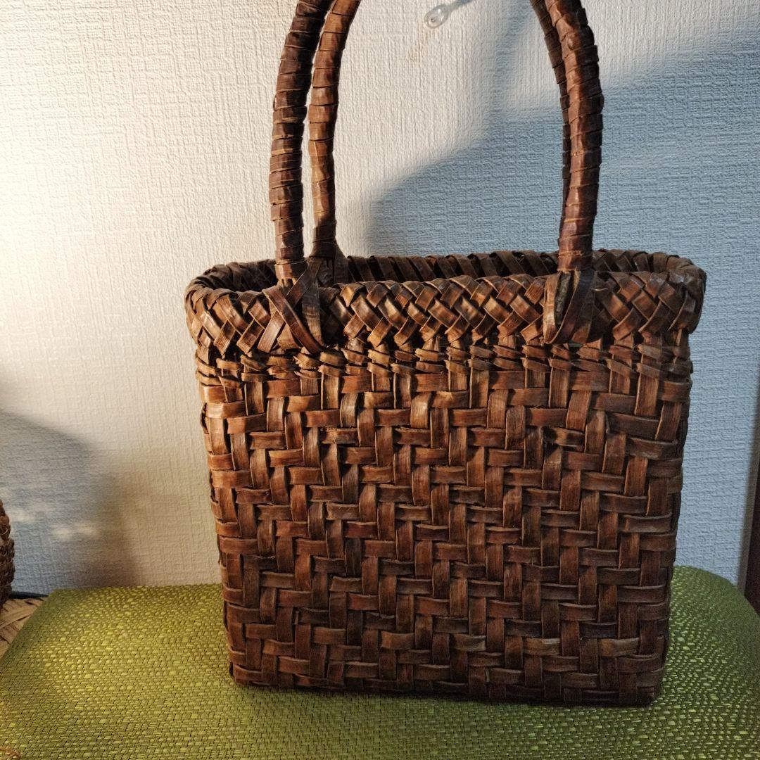 胡桃の皮網代編みかごバッグサイズ:約よこ22✕高さ20✕幅10