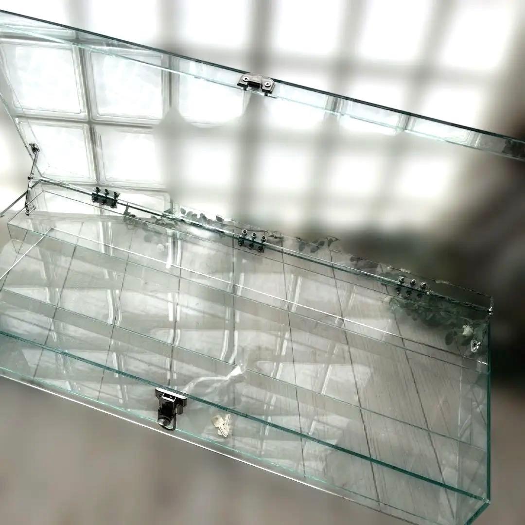 新品未使用　鍵付き　大型3段トランク型ショーケース