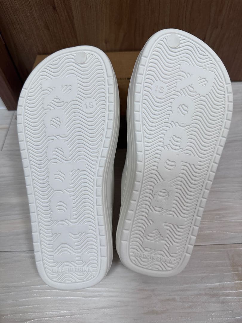 イージーサンダル　ラップホワイト Racbaki