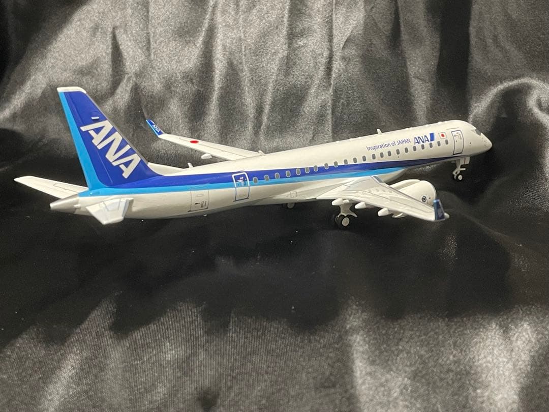 [全日空商事]1/200 ANA 三菱MRJ90 滑走路パネル付 MR29008