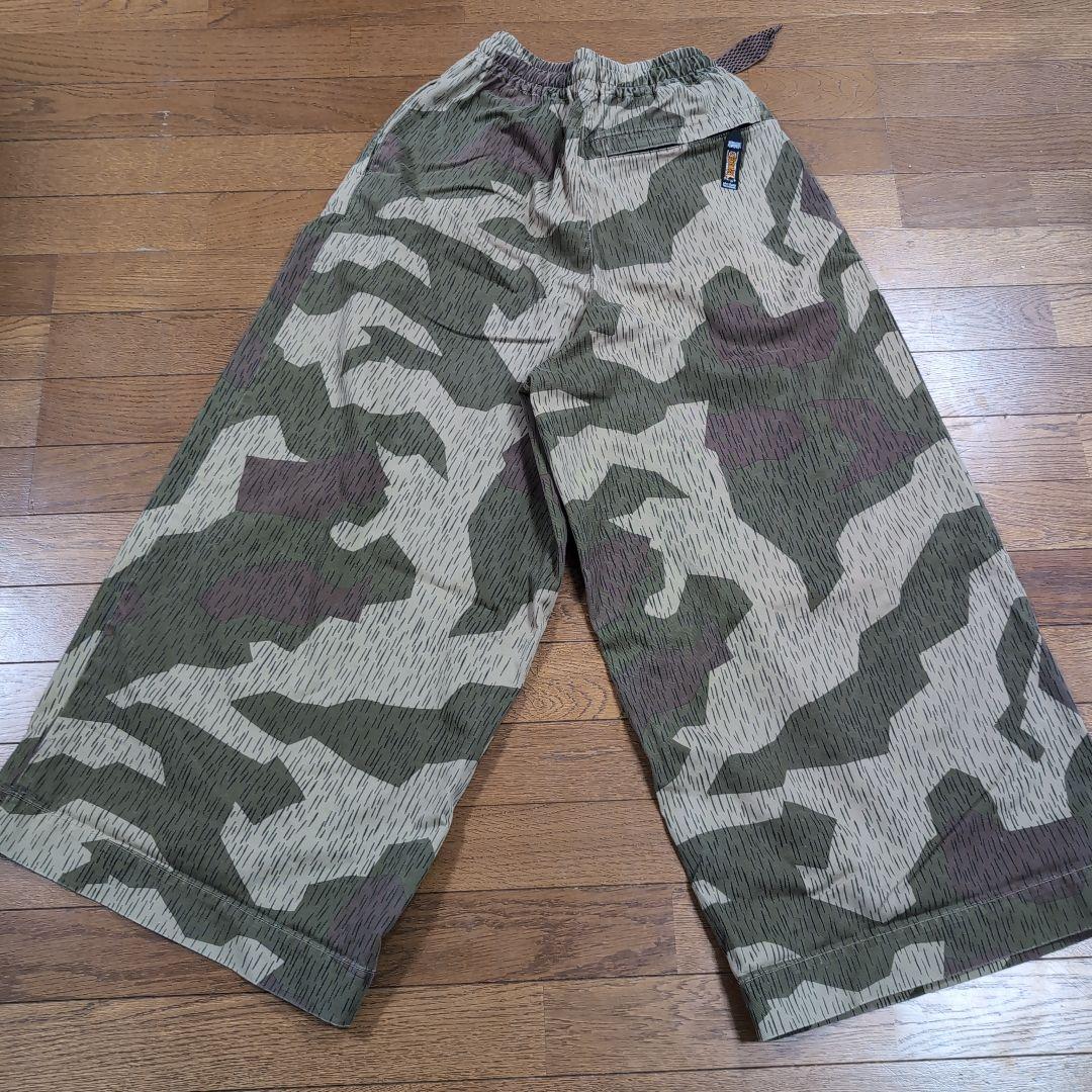 迷彩柄ワイドパンツ