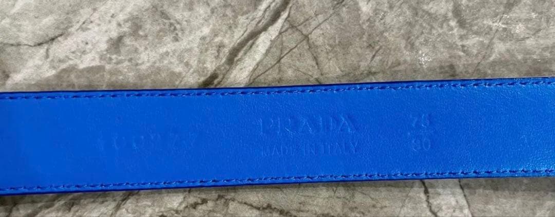 美品PRADA 青 レザー ベルト オーバルバックル