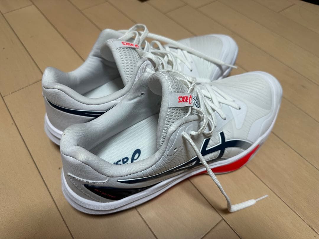 asics バレーボールシューズ ホワイト/ネイビー/レッド スカイエリート