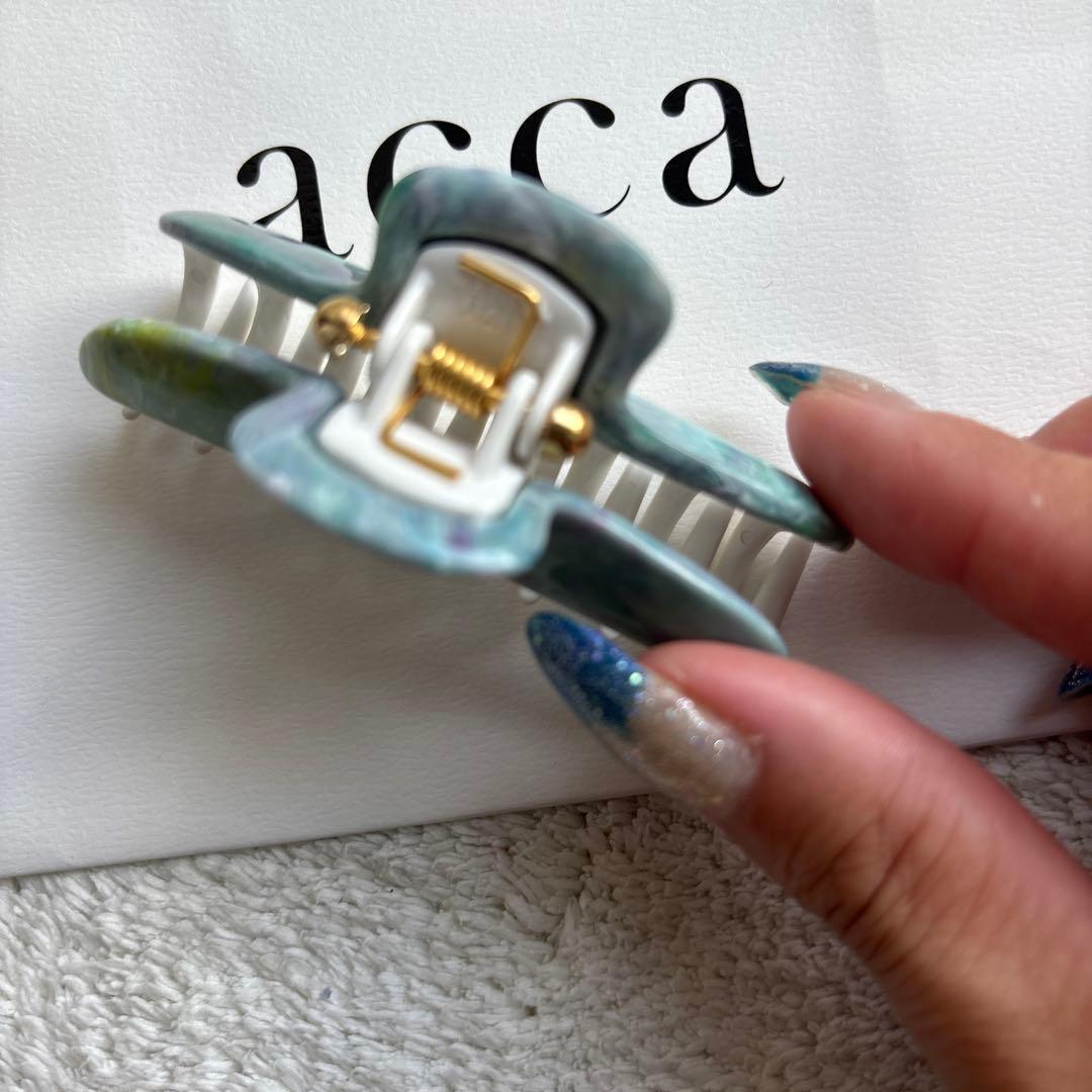 アッカ　accaエメラルドグリーンのマーブルと白　美品Mサイズ