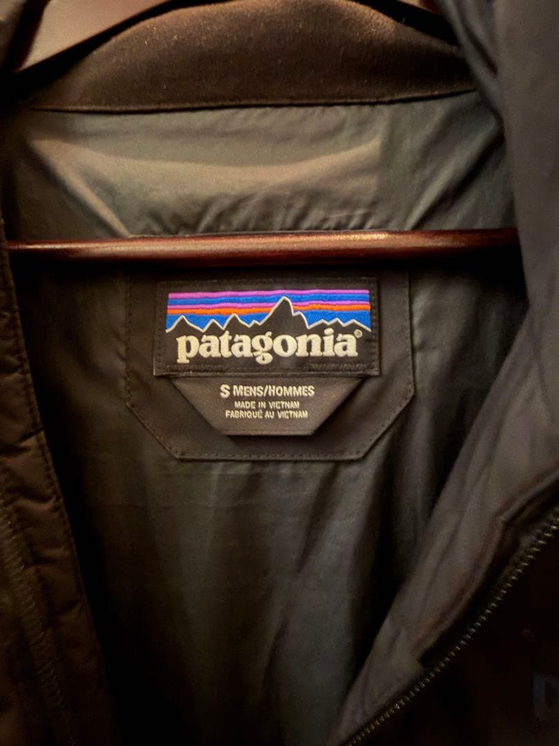 patagonia ブラック ダウンジャケット フード付き