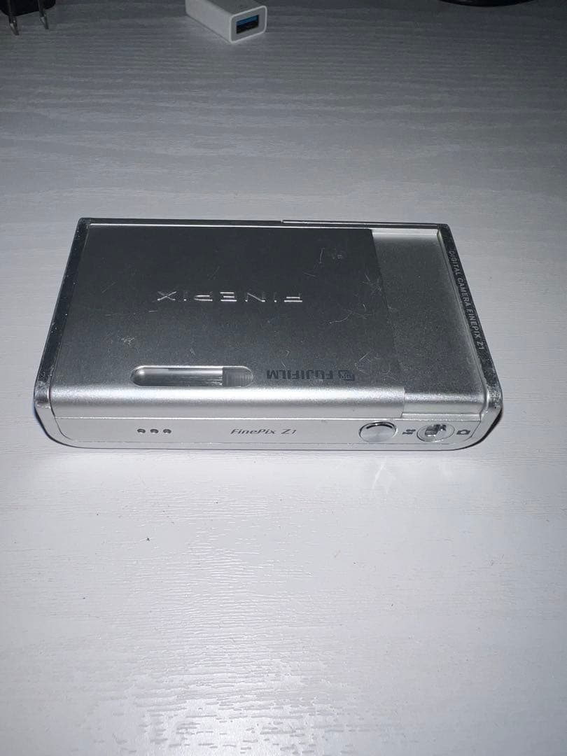 Fujifilm FinePix デジタルカメラ 動作確認済み　変換機　充電器付