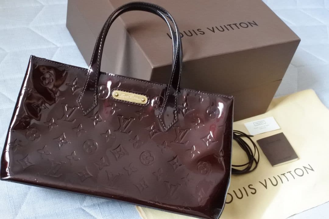 LOUIS VUITTON　モノグラムヴェルニ　ウィルシャー　アマラント バッグ