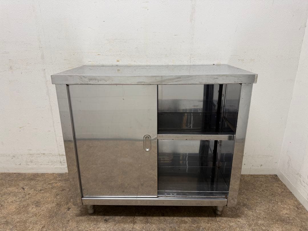 ステンレス　業務用　扉付き作業台　厨房　飲食店　W９００ｘD４５０ｘＨ８００ｍｍ