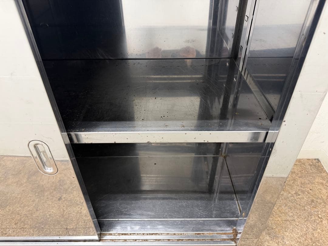 ステンレス　業務用　扉付き作業台　厨房　飲食店　W９００ｘD４５０ｘＨ８００ｍｍ