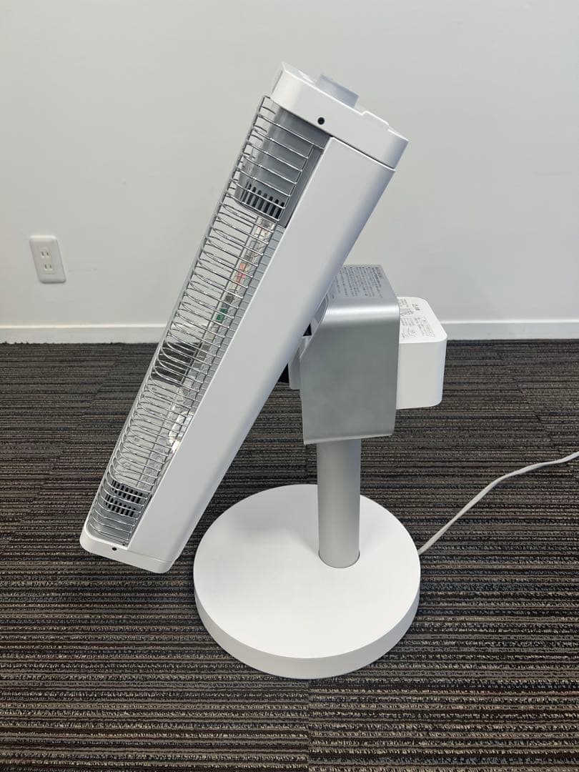 【ポカ】ダイキン　遠赤外線電気ヒーター 人感センサー付き￼