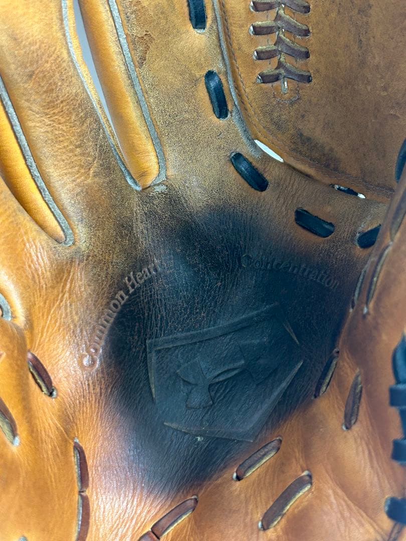 【レア】アンダーアーマー　金子千尋モデル　硬式野球グローブ ブラウン