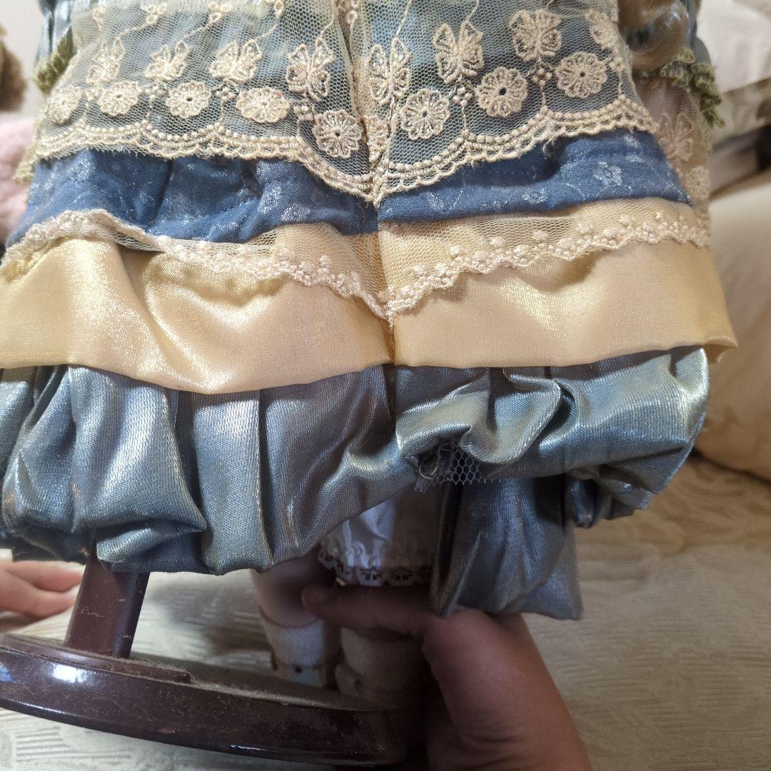 レース装飾のドール