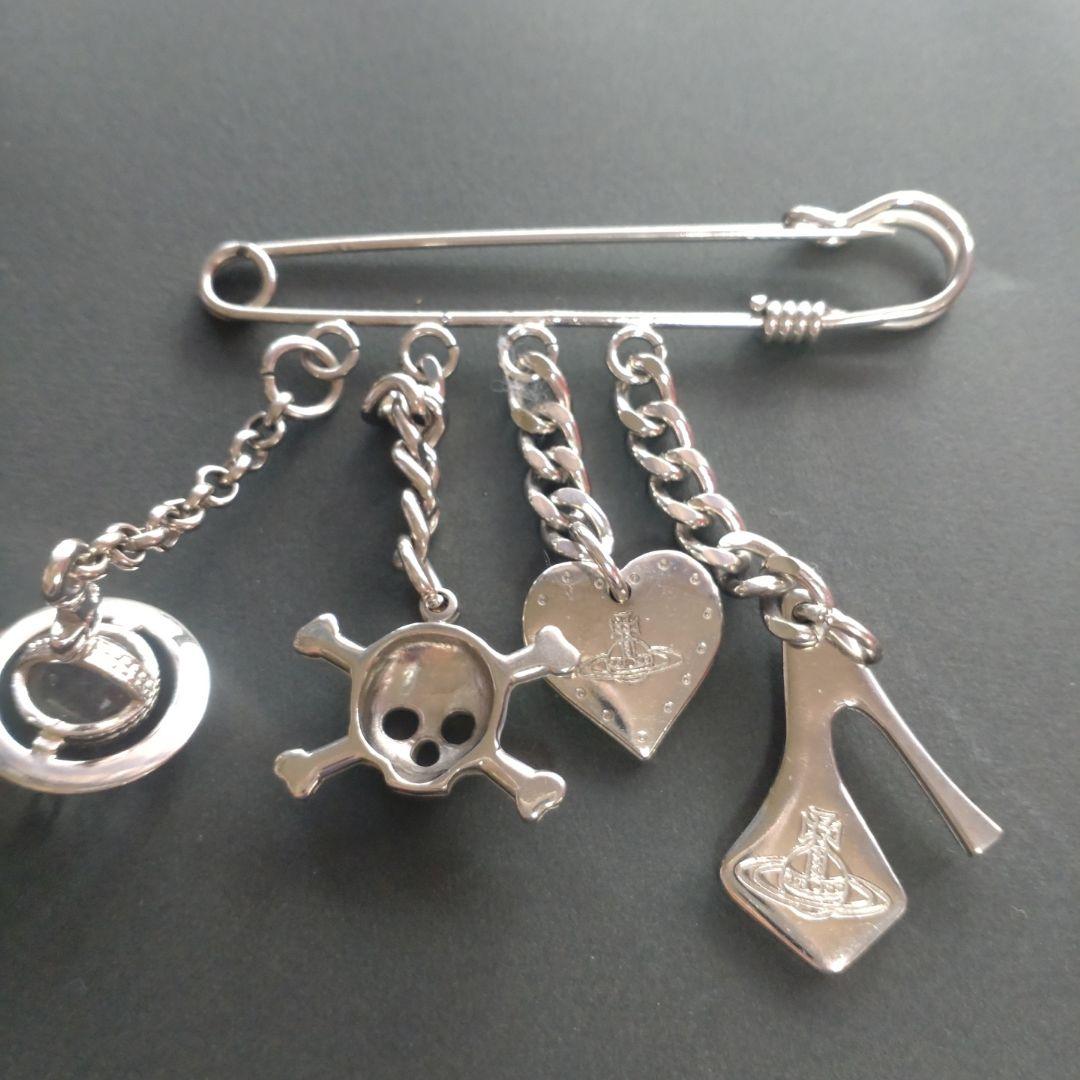 咲村宇音 ヴィヴィアン ウエストウッド シルバーブローチ