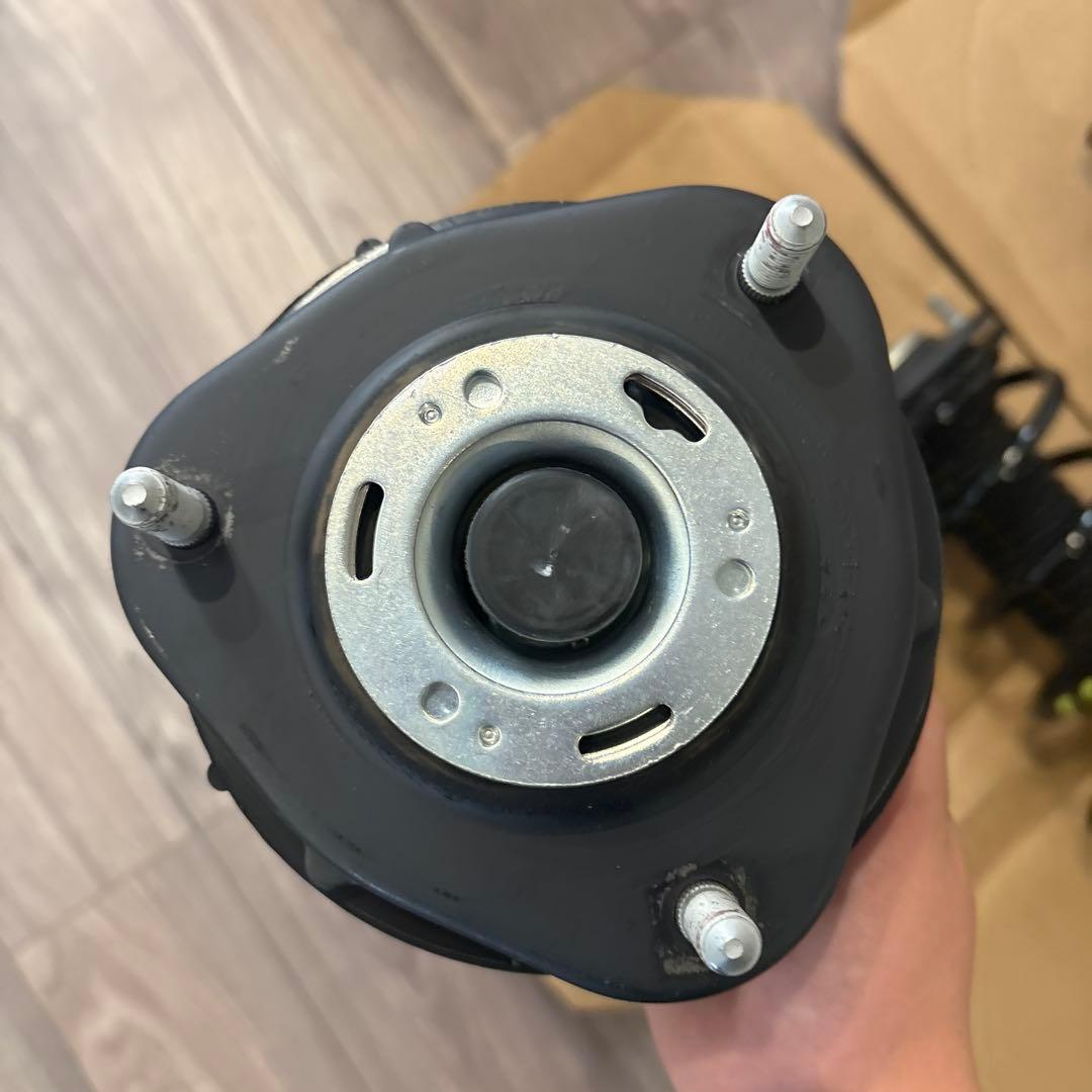 80系ノア、ヴォクシー、エスクァイア　新車外し純正サスペンションセット