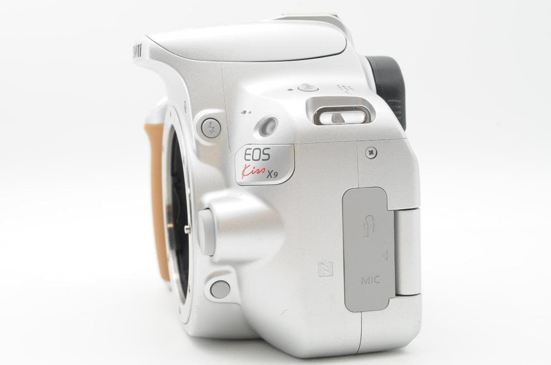 ☆超美品⑥☆新春初売りSALE☆ Canon EOS Kiss x9 トリプル
