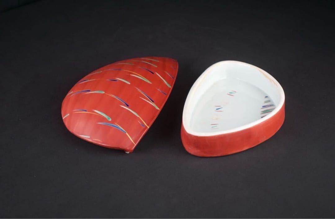 松崎健 造 朱巻新葉文 半月形蓋物 共箱 菓子器 茶道具 師 人間国宝 島岡達三