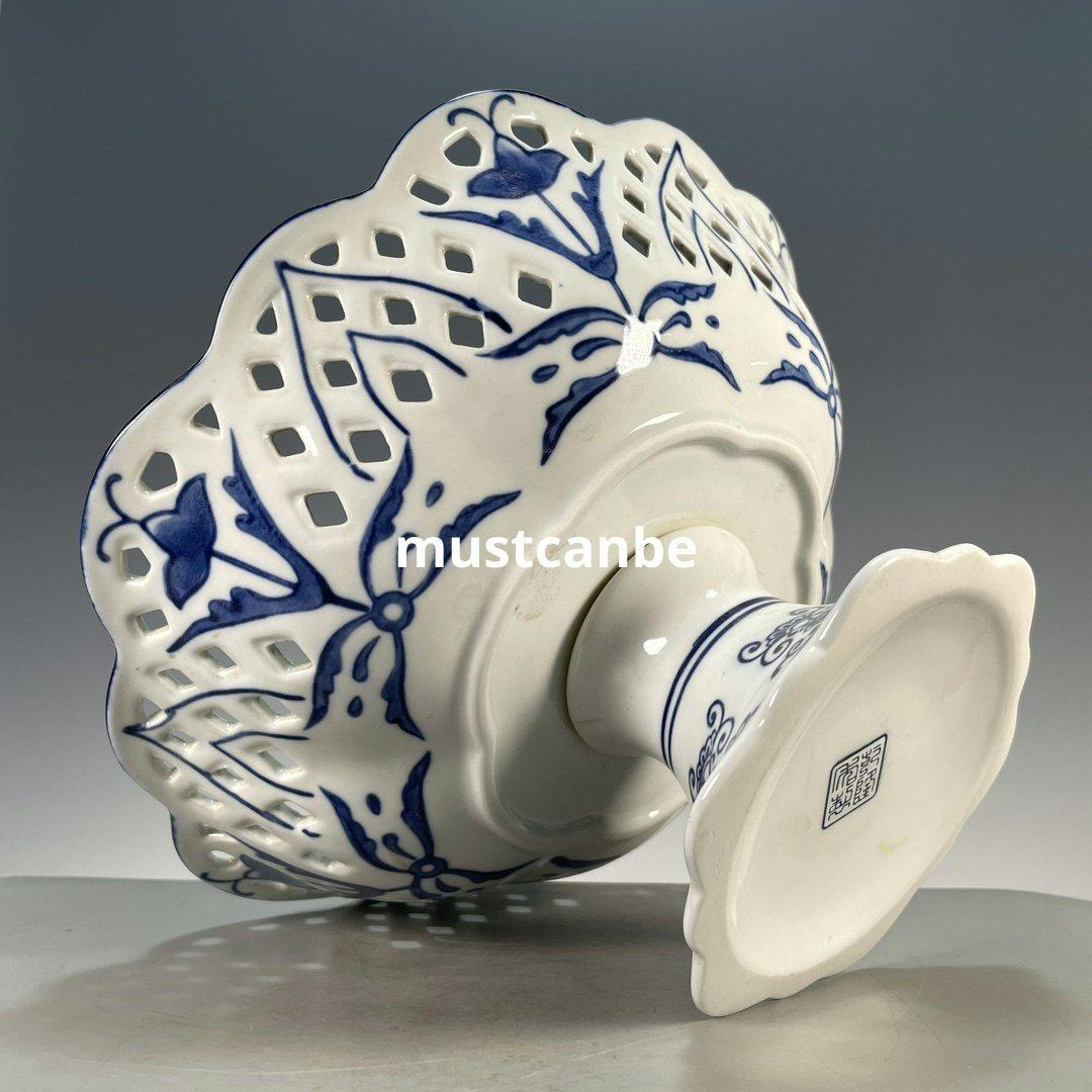 中国美術 青花磁纏枝花卉透かし彫り花果盤 景徳鎮 陶磁器 装飾品 工芸品 置物