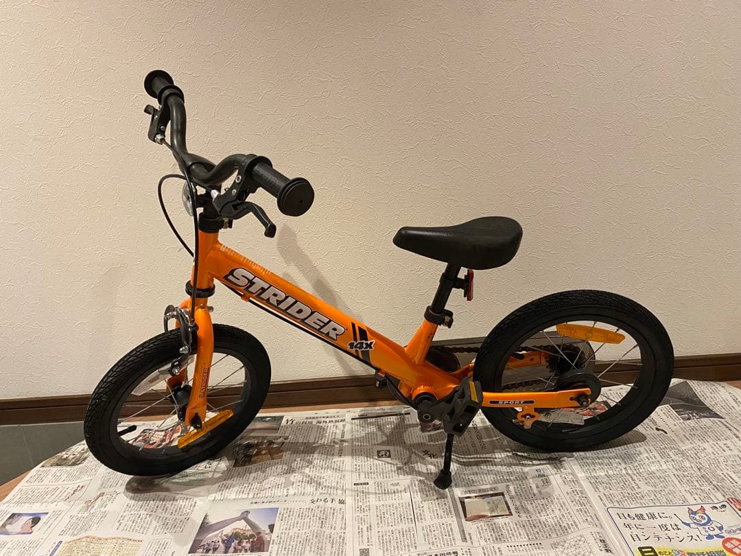STRIDER 14x オレンジ スタンド付き