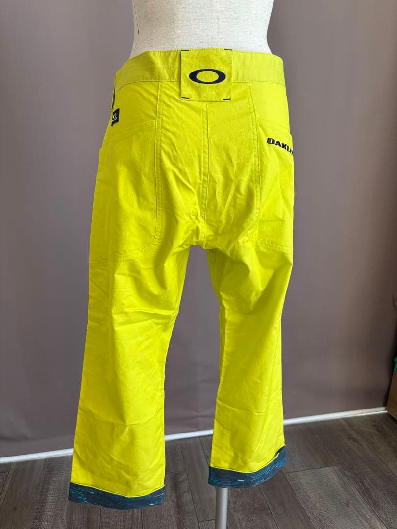 OAKLEY オークリー　ゴルフハーフパンツ　イエロー 32インチ新品