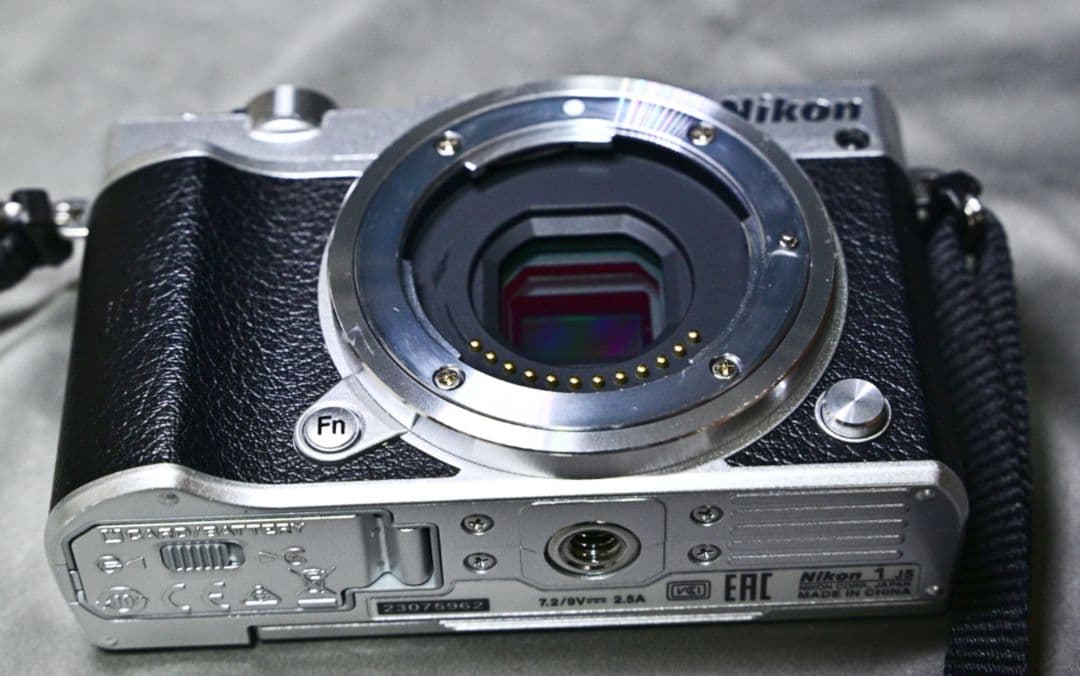 Nikon 1 J5　 　NIKKOR レンズ✕２