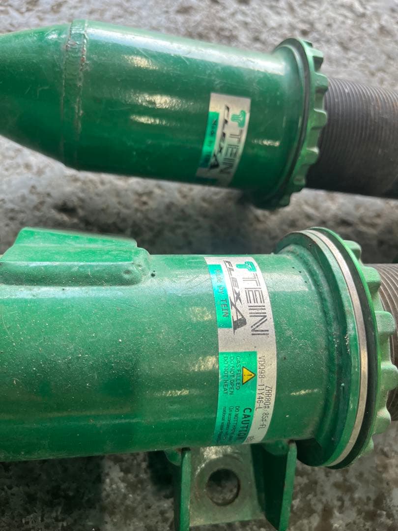 ヴォクシー　車高調