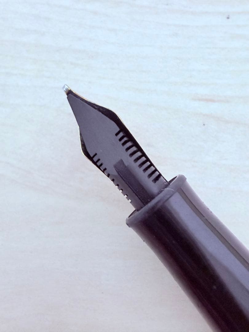 Pelikan ペリカン 万年筆 14K 金ペン先 ブラック×ゴールド