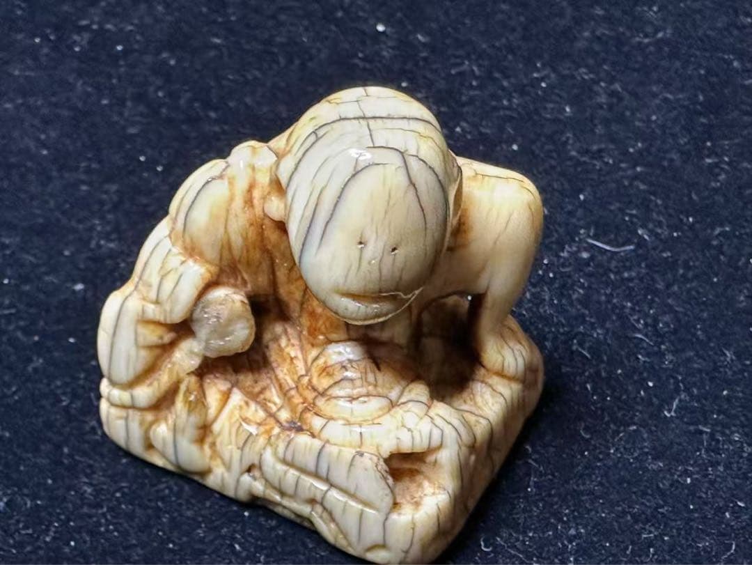 根付　置物　アンティーク　天然素材　彫刻 古美術品　細密細工　骨董コレクション