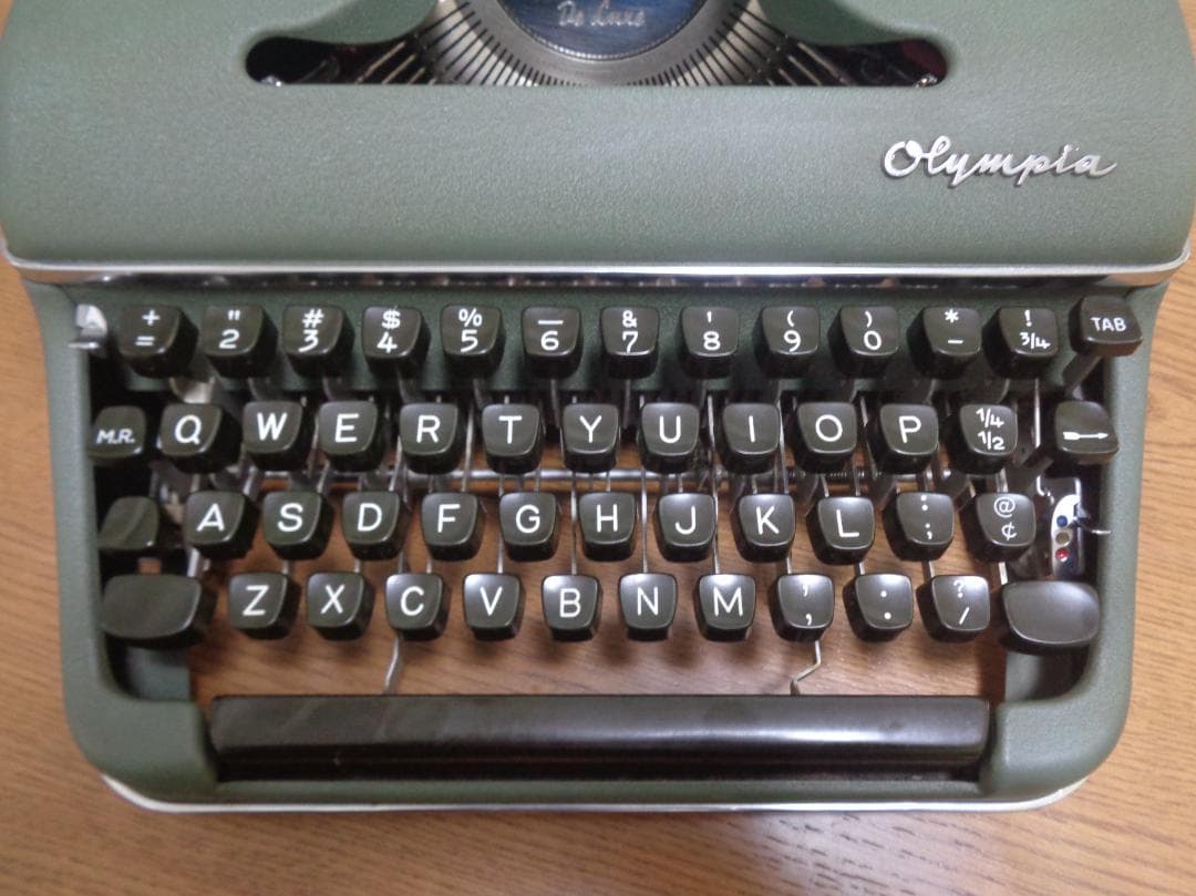 完動品　Olympia SM3 De Luxe　オリンピアタイプライター