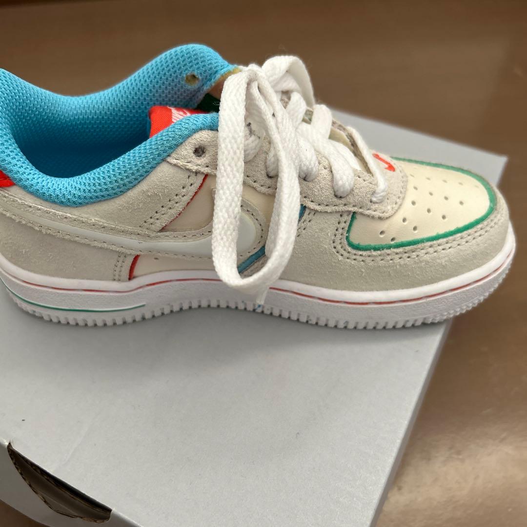 NIKE エアフォース1 LV8 ￼FQ8351-110 スニーカー