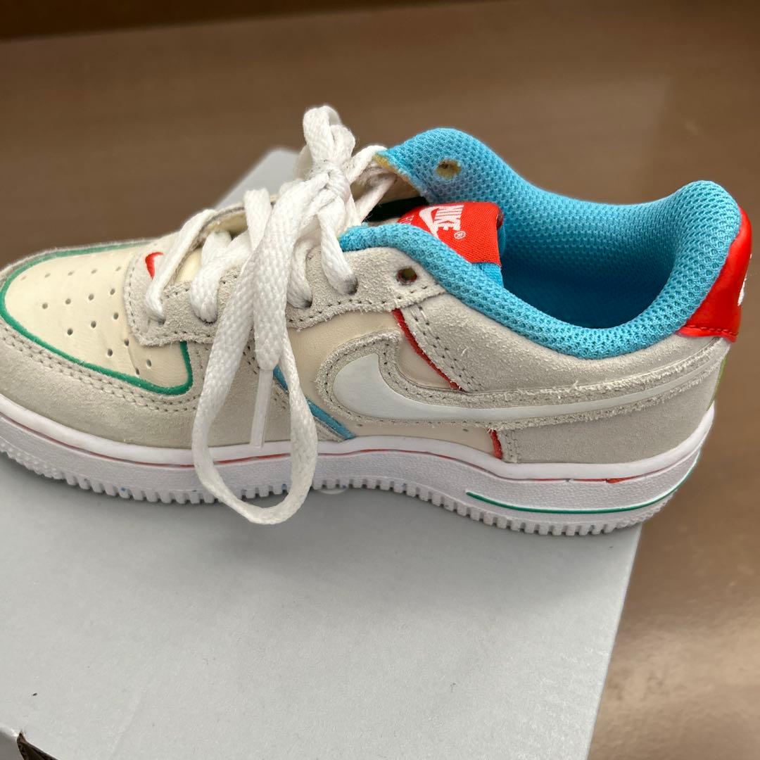 NIKE エアフォース1 LV8 ￼FQ8351-110 スニーカー