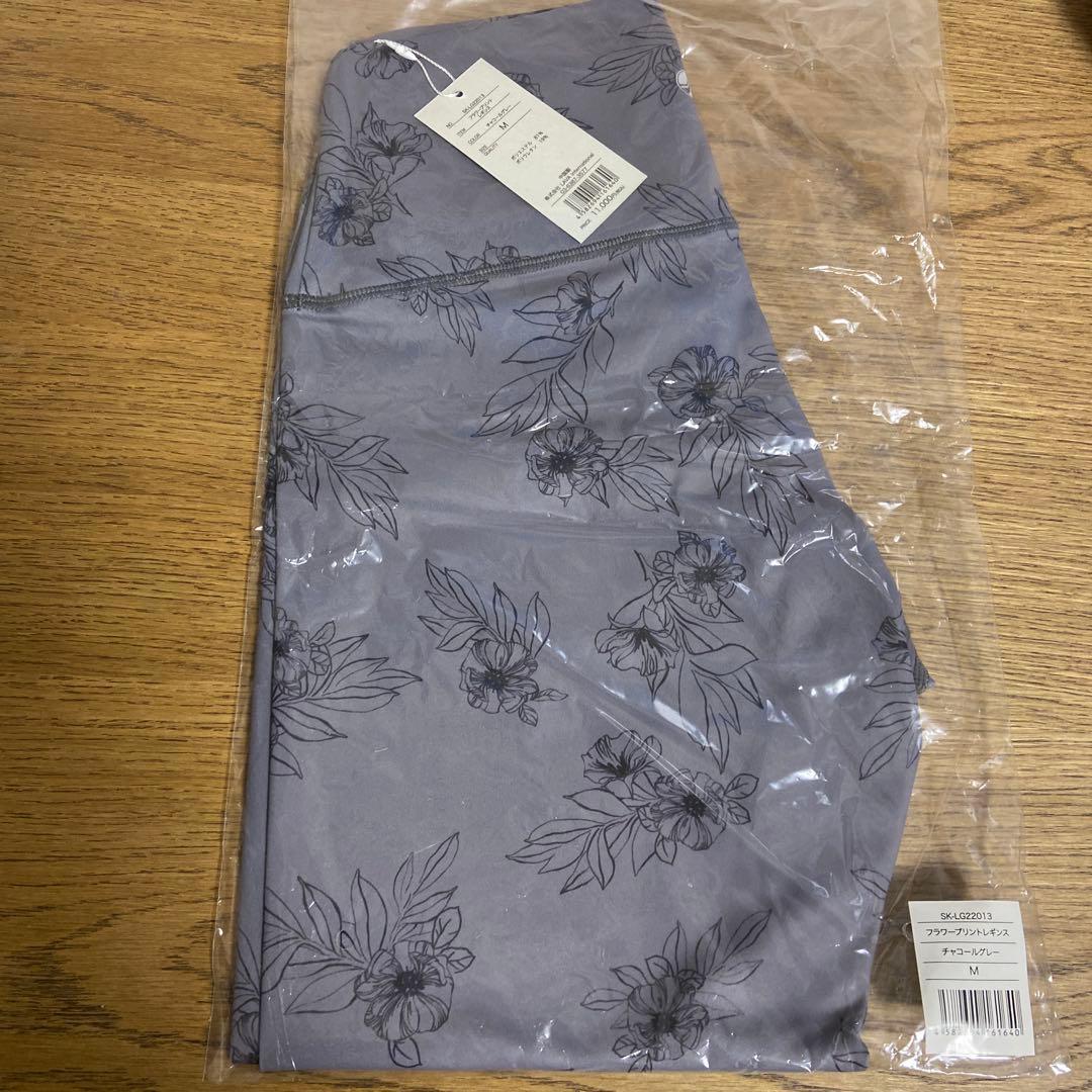 【新品　未使用　未開封】SUKALA フラワープリントレギンス　サイズM