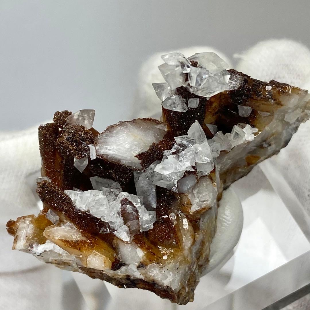 クォーツ　カルサイト　ロシア産　鉱物標本　原石　天然石　ストーン　共生　蛍光