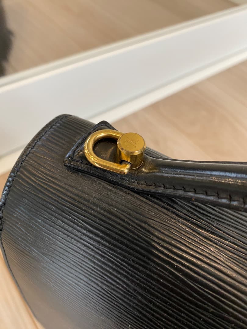 Louis Vuitton エピレザー ブラック