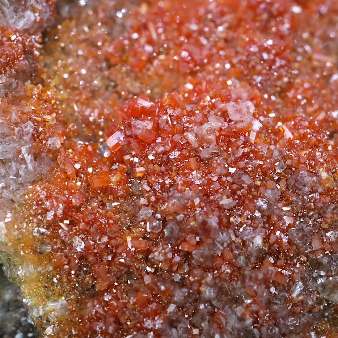 アリゾナ産 褐鉛鉱 バナジン鉛鉱 バナジナイト 33,3g VND082鉱物原石