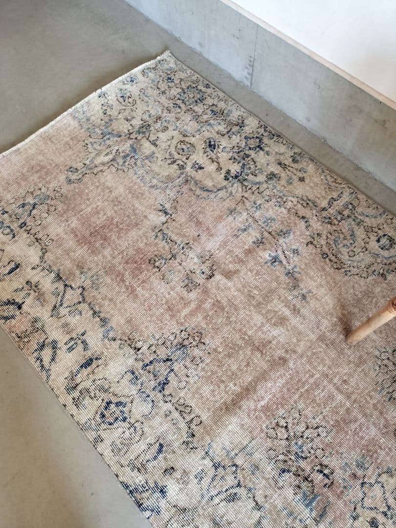 【タコ物語】シャビーなモーブピンクのヴィンテージラグ　No.722