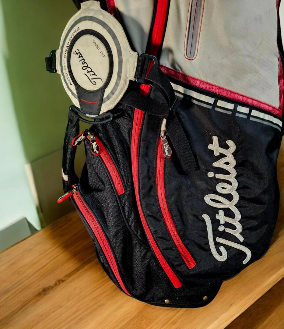 送料無料/超美品　Titleist 高級スタンド式/キャディバッグ 黒・赤