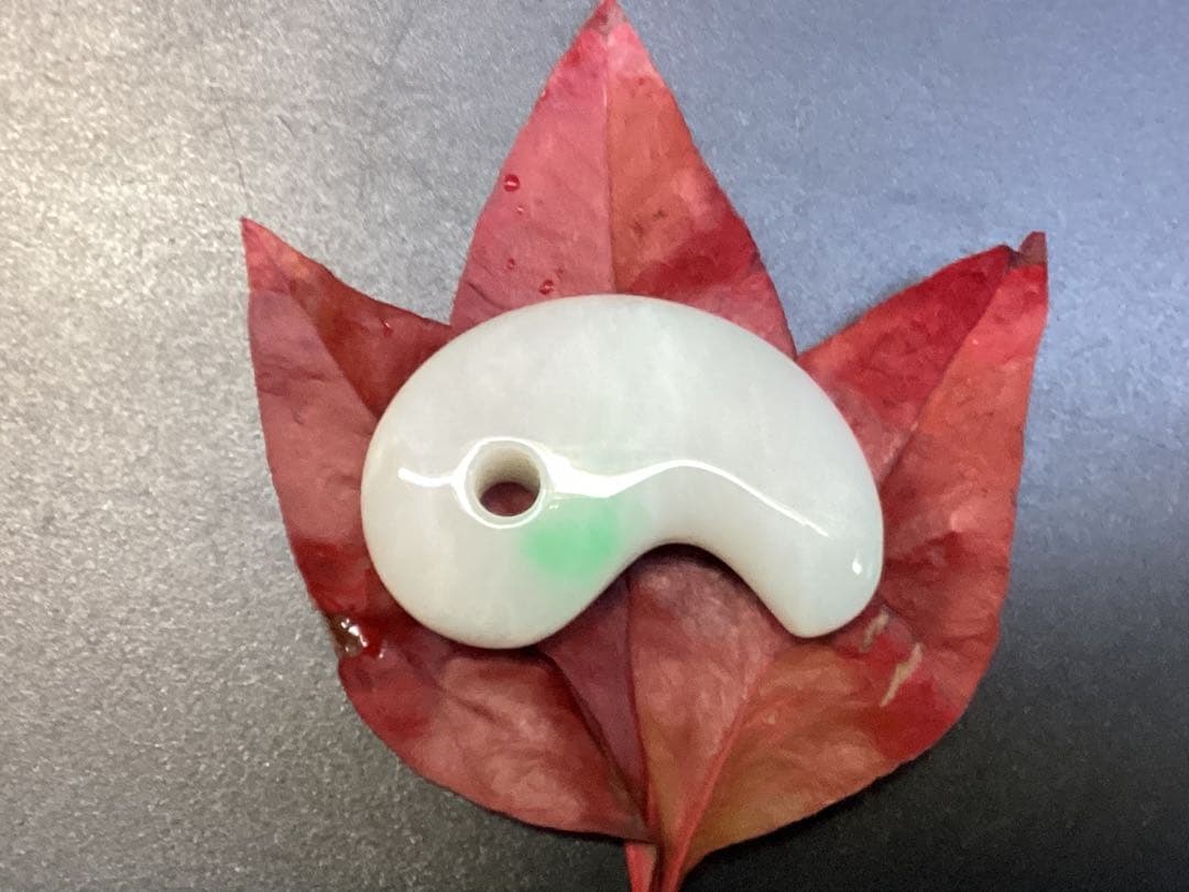 ✳premiumシリーズ幸運導く勾玉 高品質翡翠 再結晶線入り糸魚川翡翠　鑑別書