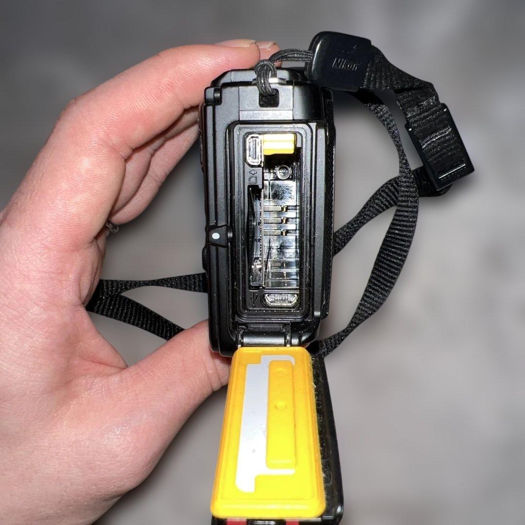 【美品】ニコン Nikon COOLPIX W300　【動作未確認】