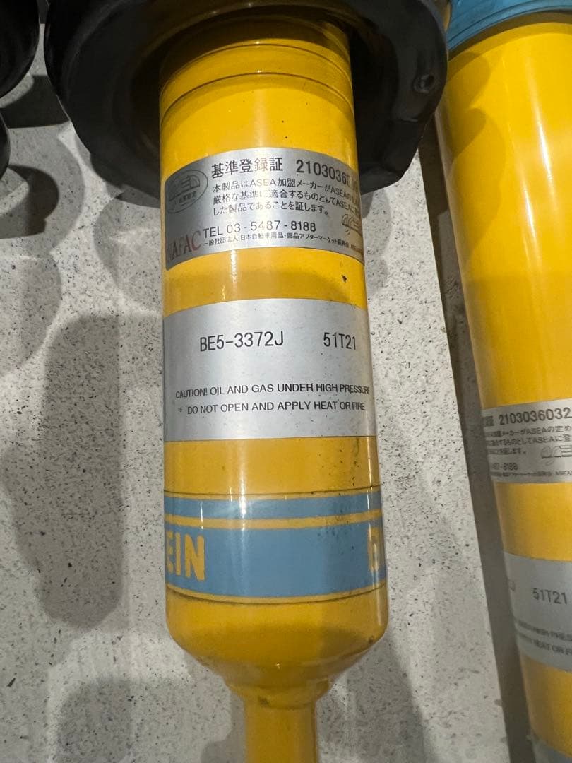 BILSTEIN B6 150プラドディーゼル用 純正コイル+アッパーマウント付