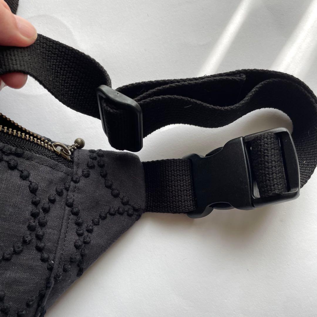 ミナペルホネン タンバリンチャコール×ブラック　ハンドメイドボディバッグ