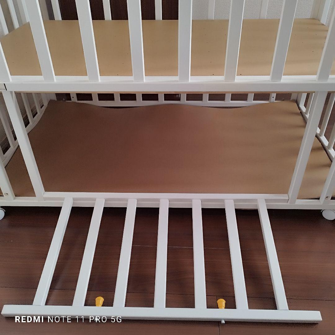 【送料込み】ホワイト木製ベビーベッド ハイタイプ 2段階高さ調節可能