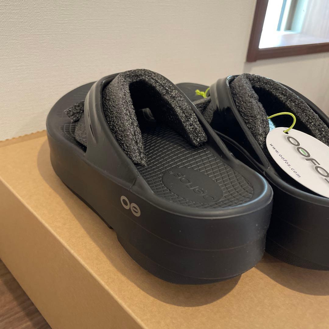 beauty&youth OOFOS サンダル　ブラック　23センチ