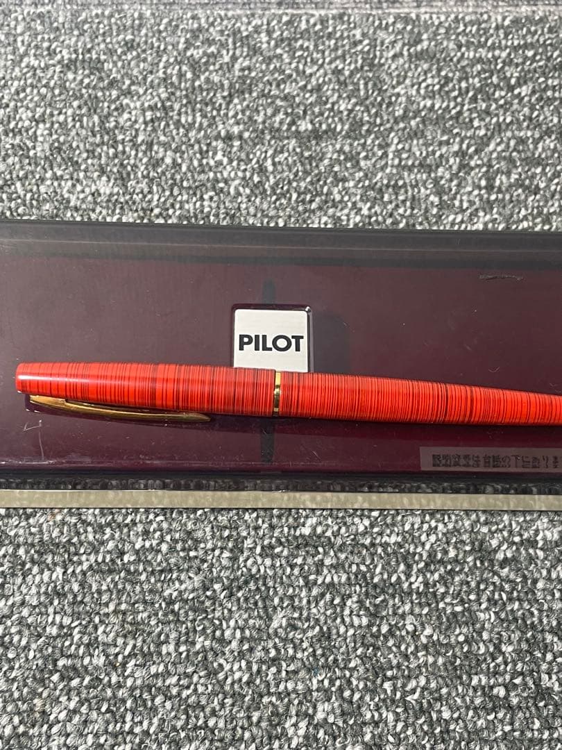 PILOT ストライプデザイン 万年筆 赤　18k