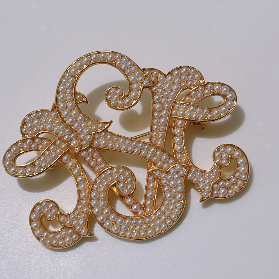 セブンテン パール ロゴブローチ